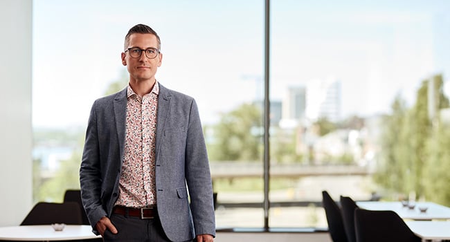 Marcus Sundberg, PwC, i kontorsmiljö