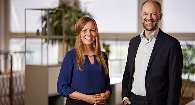 Isabelle Hammarström och Mikael Scheja, rådgivare inom hållbarhet på PwC