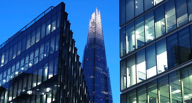 Kontorsbyggnader fönster 