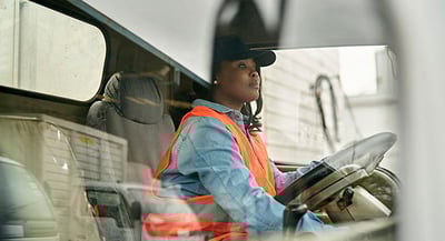 Förslag om slopad koldioxidskatt för kraftvärme- och värmeverk samt sänkt drivmedelsskatt