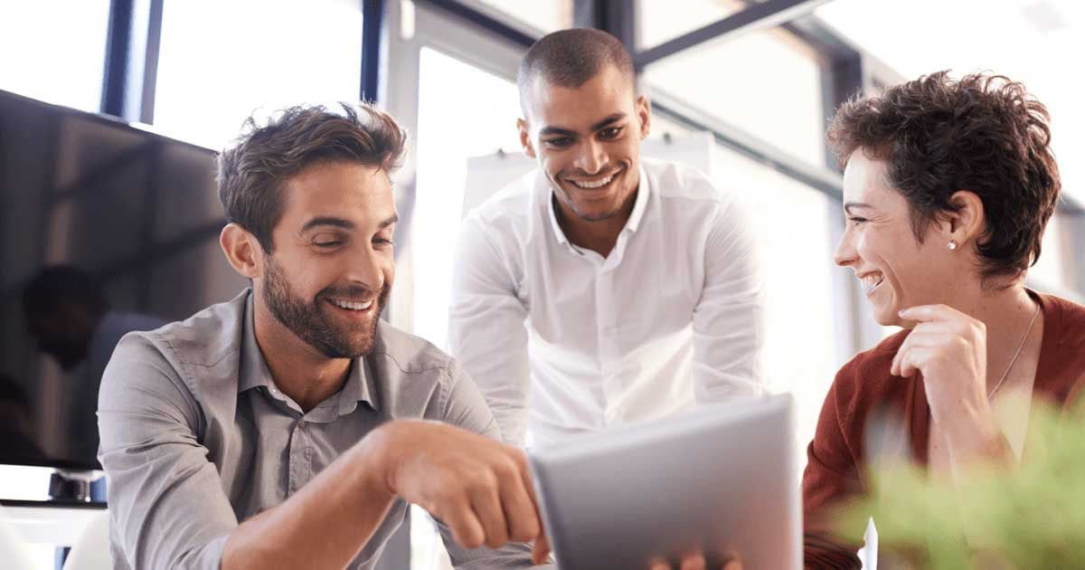 TM_tre-kollegor-samtal (1)