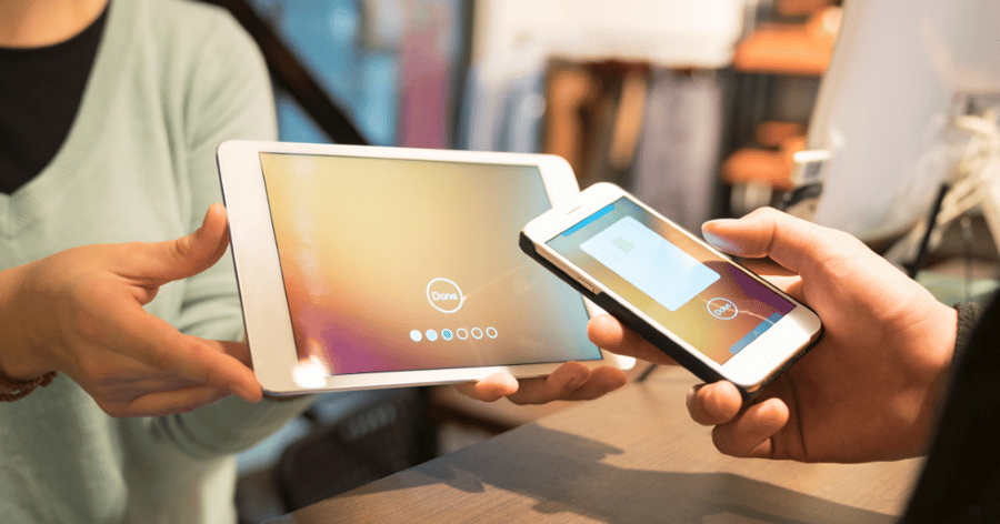 Läsplatta och mobiltelefon