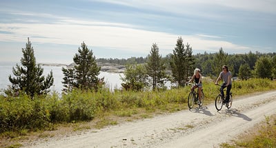 Cyklar på grusväg