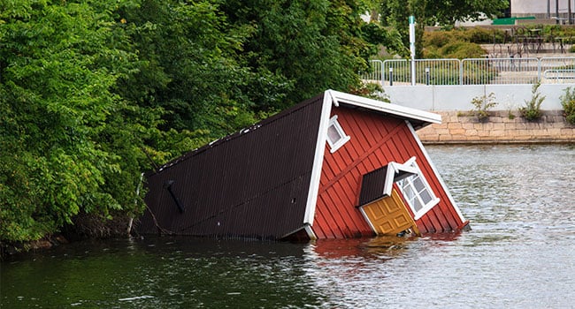 Översvämning hus på gata