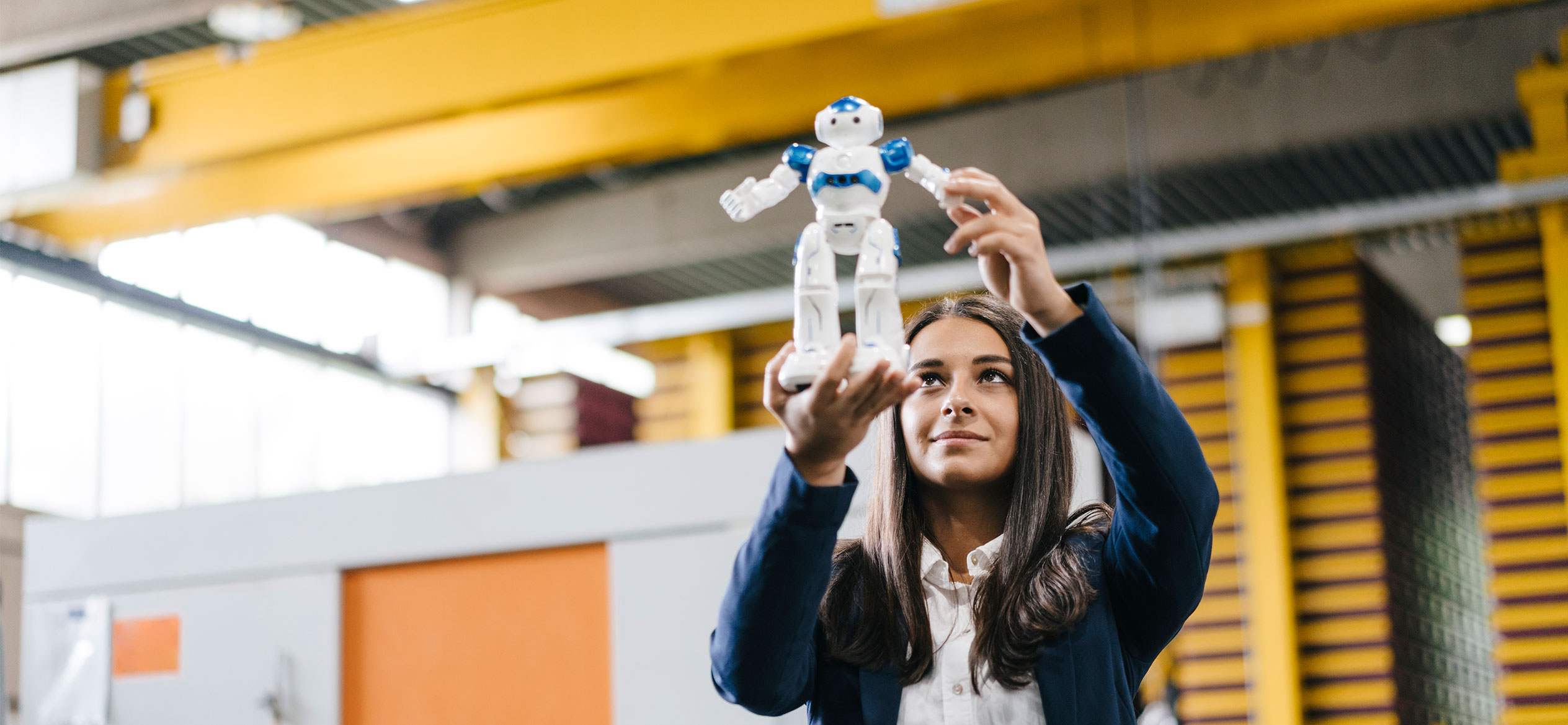 Kvinna med robot