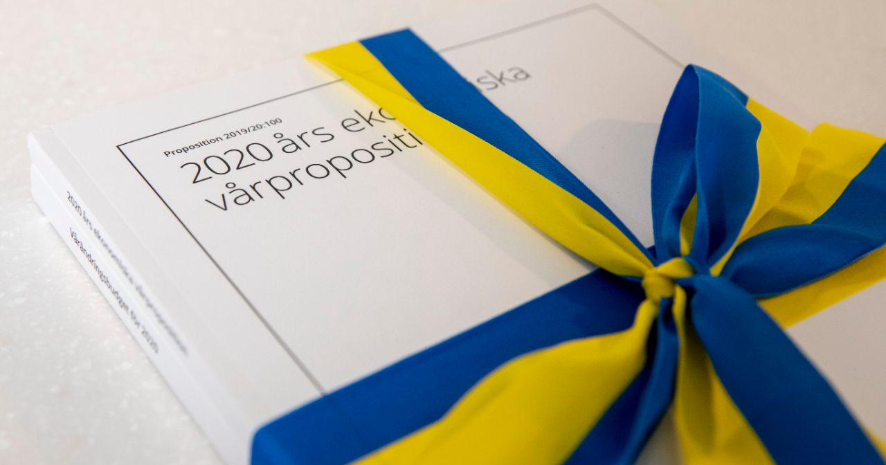 The printed spring budget with blue and yellow ribbon